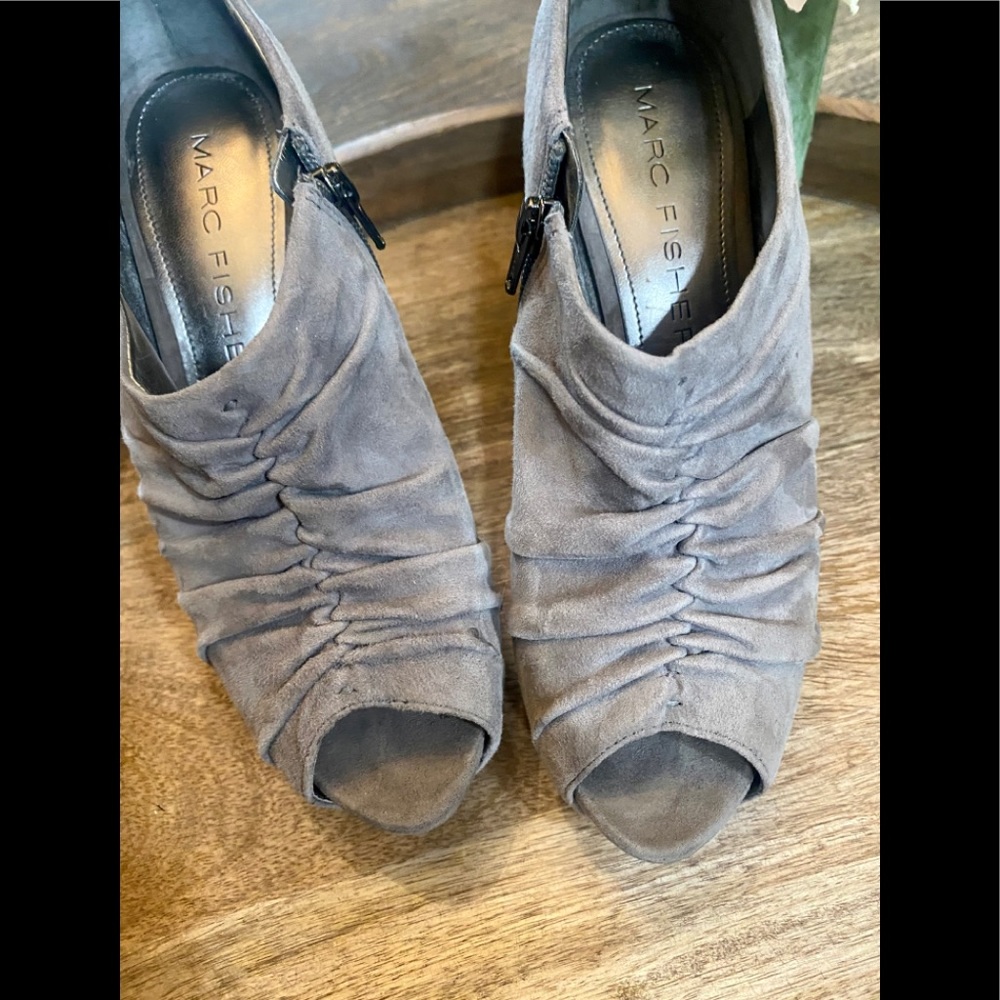 Suede Peep 👀 Toe Raunch Grey Bootie - Picture 5 of 11